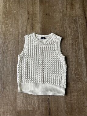 EUC GAP Cream Open-Knit Pullover Sleeveless Sweater